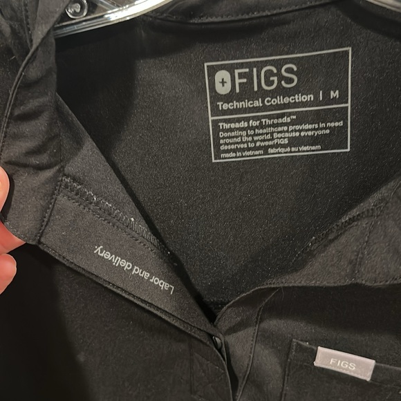 Figs Black maternity scrubs - Picture 4 of 16
